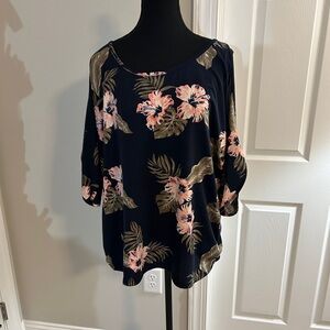 Women’s Size XXL Cold Shoulder Shirt
